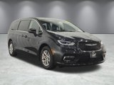 Used 2023 Chrysler Pacifica Touring-L image 2
