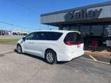 Used 2024 Chrysler Pacifica Touring-L image 4