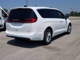 New 2025 Chrysler Pacifica Select image 4