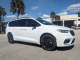 Used 2023 Chrysler Pacifica Limited w/ S Appearance Package image 2
