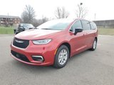 New 2025 Chrysler Pacifica Select image 2