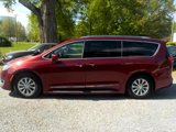 Used 2018 Chrysler Pacifica Touring-L image 2