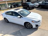 Used 2020 Ford Fusion SE image 3