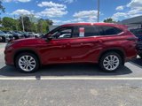 New 2025 Toyota Highlander Limited image 4