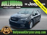 Used 2022 Chrysler Pacifica Touring-L image 1