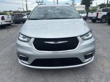Used 2023 Chrysler Pacifica Limited image 2