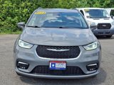 Used 2022 Chrysler Pacifica Touring-L image 3
