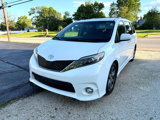 Used 2017 Toyota Sienna SE image 2