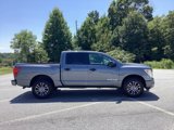 Used 2022 Nissan Titan SV image 6
