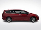 New 2025 Chrysler Pacifica Select image 2