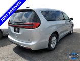 Used 2023 Chrysler Pacifica Touring-L image 4
