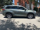 Used 2017 Toyota Highlander XLE image 2