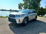 Used 2017 Toyota Highlander SE image 2
