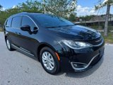Used 2018 Chrysler Pacifica Touring-L image 2