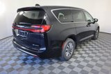 New 2025 Chrysler Pacifica Select image 4
