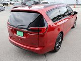 Used 2025 Chrysler Pacifica Limited image 5