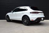 Certified 2024 Porsche Macan image 3