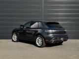 Certified 2022 Porsche Macan image 3
