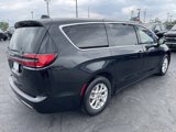 Used 2023 Chrysler Pacifica Touring-L image 3