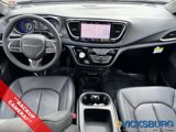 New 2026 Chrysler Pacifica Select image 2