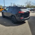Used 2016 Jeep Cherokee Sport image 4