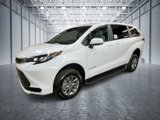 Used 2025 Toyota Sienna LE image 5