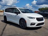 New 2026 Chrysler Pacifica Limited w/ S Appearance Package image 2