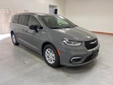 New 2025 Chrysler Pacifica Select image 2