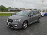 Used 2023 Chrysler Pacifica Limited image 3