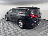 Used 2025 Chrysler Pacifica Select image 3