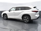 Used 2022 Toyota Highlander XLE image 2