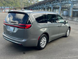 Used 2022 Chrysler Pacifica Touring-L image 6