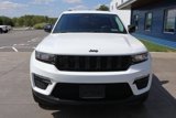 Used 2023 Jeep Grand Cherokee Limited w/ Black Appearance Package image 4