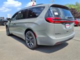 New 2025 Chrysler Pacifica Limited image 4