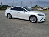 Used 2024 Lexus ES 300h w/ Luxury Package image 2