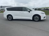Used 2023 Chrysler Pacifica Touring-L image 2