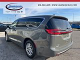 New 2025 Chrysler Pacifica Select image 4