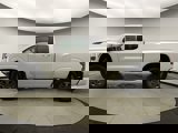 Used 2025 Nissan Frontier SV image 2