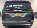 Used 2023 Chrysler Pacifica Touring-L image 6