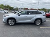 New 2025 Toyota Highlander Platinum image 2