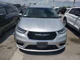 Used 2023 Chrysler Pacifica Touring-L image 2