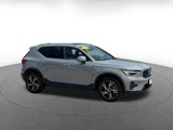 Used 2024 Volvo XC40 B5 Core image 2