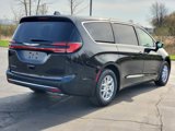 New 2025 Chrysler Pacifica Select image 3