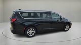 Used 2023 Chrysler Pacifica Touring-L image 3