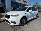 Used 2021 Chrysler Pacifica Touring image 3