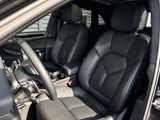 Certified 2022 Porsche Macan image 5