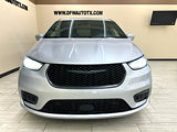Used 2022 Chrysler Pacifica Limited w/ Uconnect Theater Family Group image 3