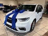 Used 2024 Chrysler Pacifica Limited image 3