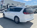 Used 2025 Chrysler Pacifica Select image 5