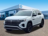 New 2025 Volkswagen Atlas Peak Edition SE image 3